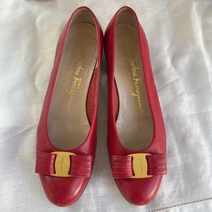 Red Ferragamo pump shoes 6B
